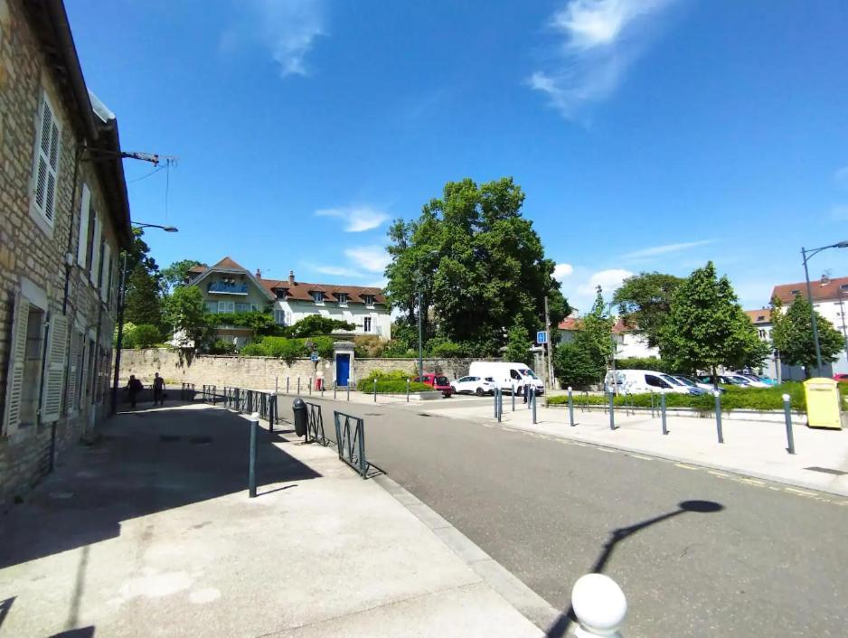 Les Glycines, Un Air De Campagne A La Ville Besançon Exteriér fotografie